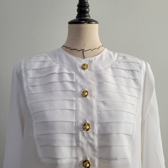 Vintage white Pleated Button Down top - Picture 10 of 11
